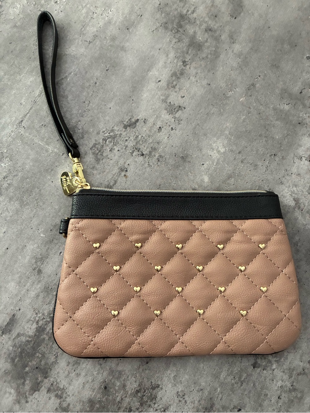NWOT Betsy Johnson Quilted Heart Stud Wristlet Pouch in Taupe and Black